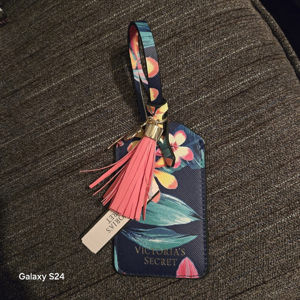 🎄 Victoria's Secret Luggage Tag
